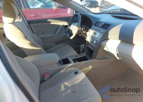 2011 Toyota Camry z USA, uszkodzony, nr VIN 4T1BF3EK0BU581297